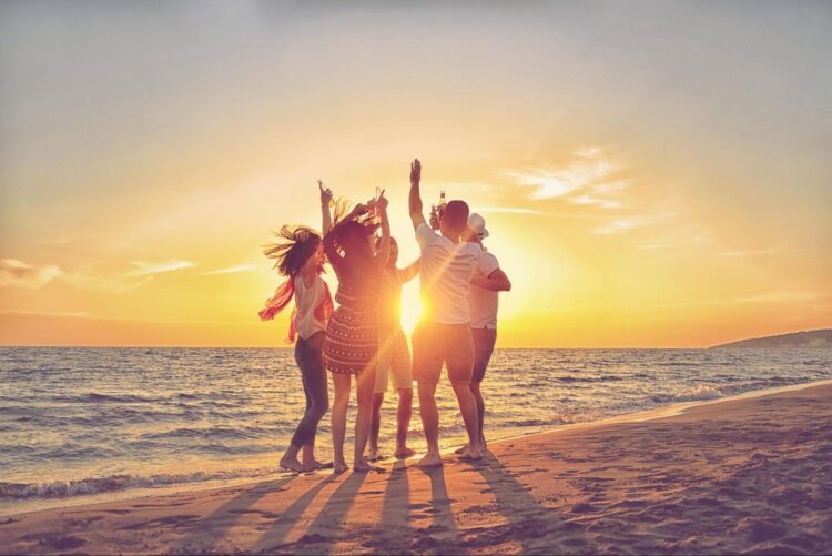 As Melhores M Sicas De Praia Para Curtir O Ver O