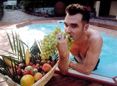 morrissey-eating-grapes