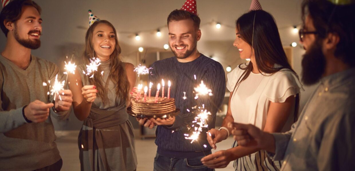 Bolo de 50 anos: 80 ideias para iniciar a nova década muito feliz  Bolo de 50  anos, Bolos de aniversário, Bolo de aniversário de 50 anos